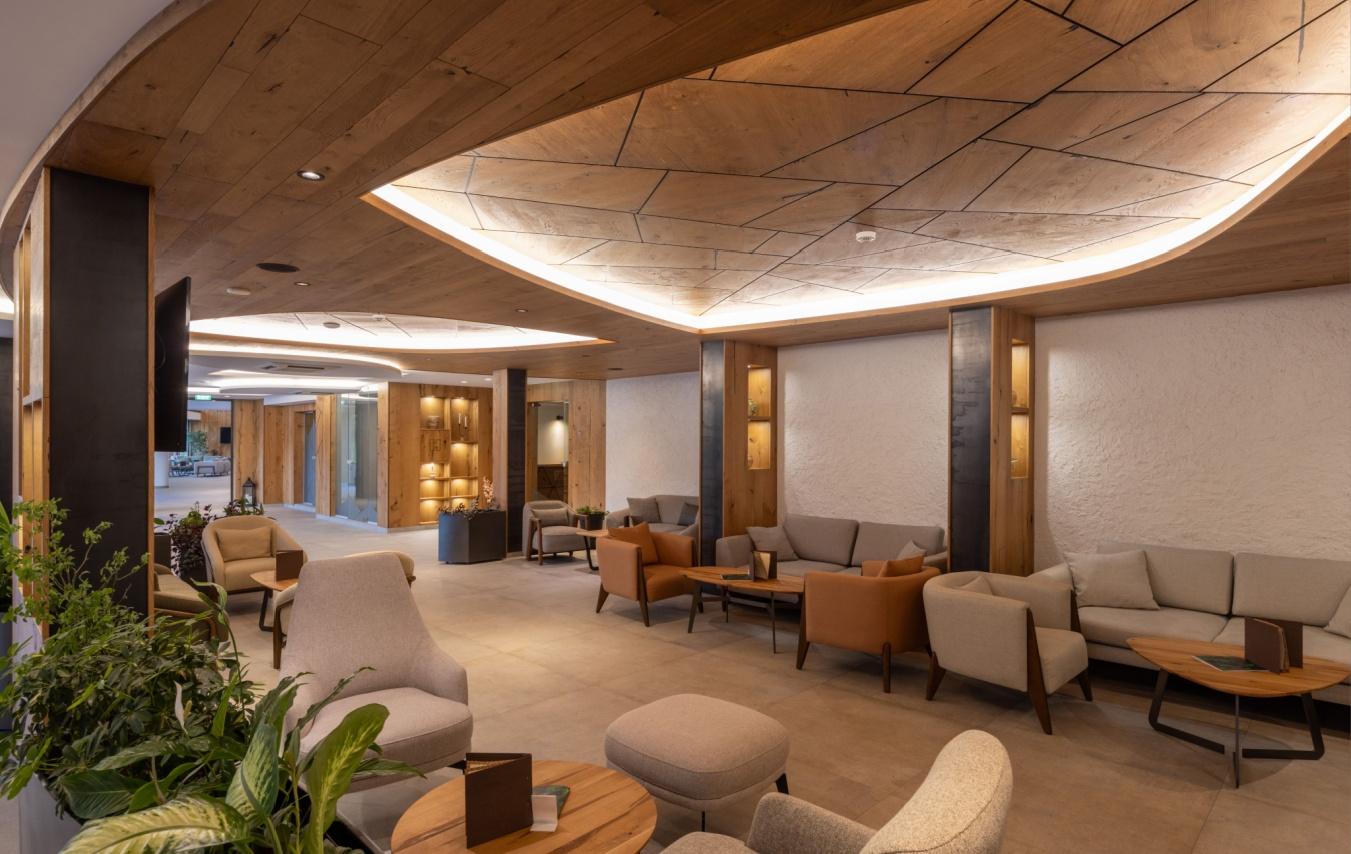 Best Time to Book Hotels for Maximum Discounts