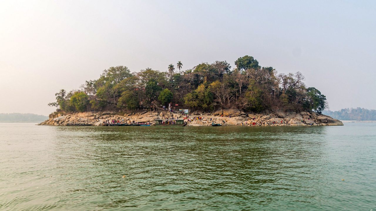 Places to Visit in Guwahati, Assam for First-Time Visitors: Temples, Zoo, Markets & More