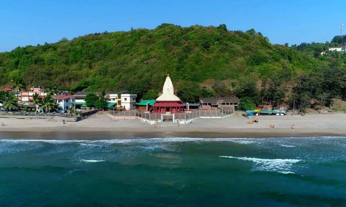 Ganpatipule Beach Travel Guide: Temple Darshan, Golden Sands & Serene Konkan Escape