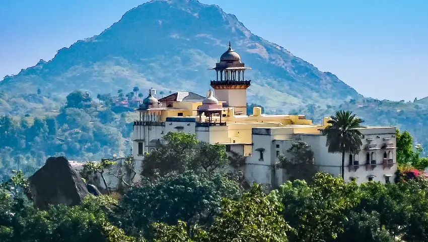 Mount Abu Tourism Guide: Rajasthan’s Only Hill Station for Lakes, Viewpoints & Marble Temples