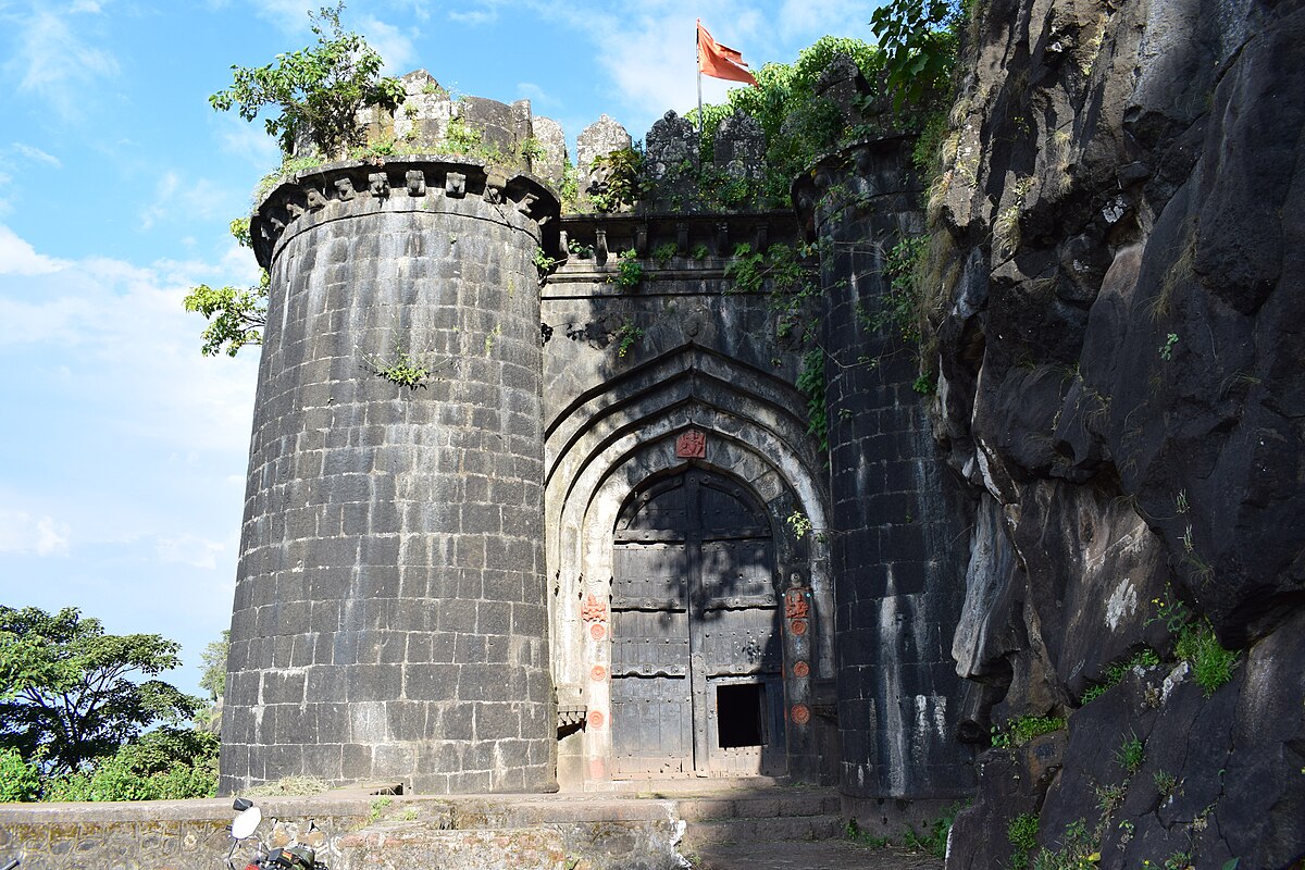 Ajinkyatara Fort Satara: Complete Travel & Trekking Guide for First-Time Visitors