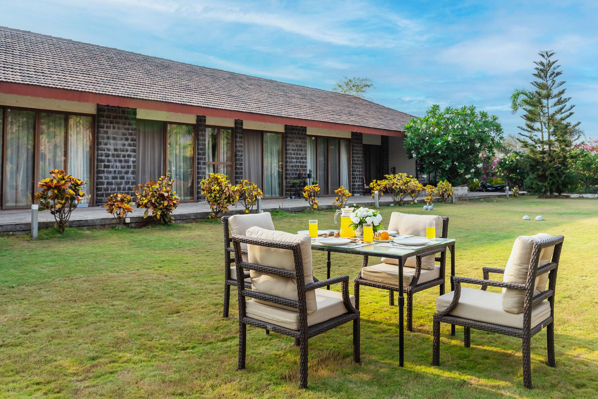 Sianna Villa – 3 BHK Luxury Villa with Lawn & Kitchen Garden, Alibaug