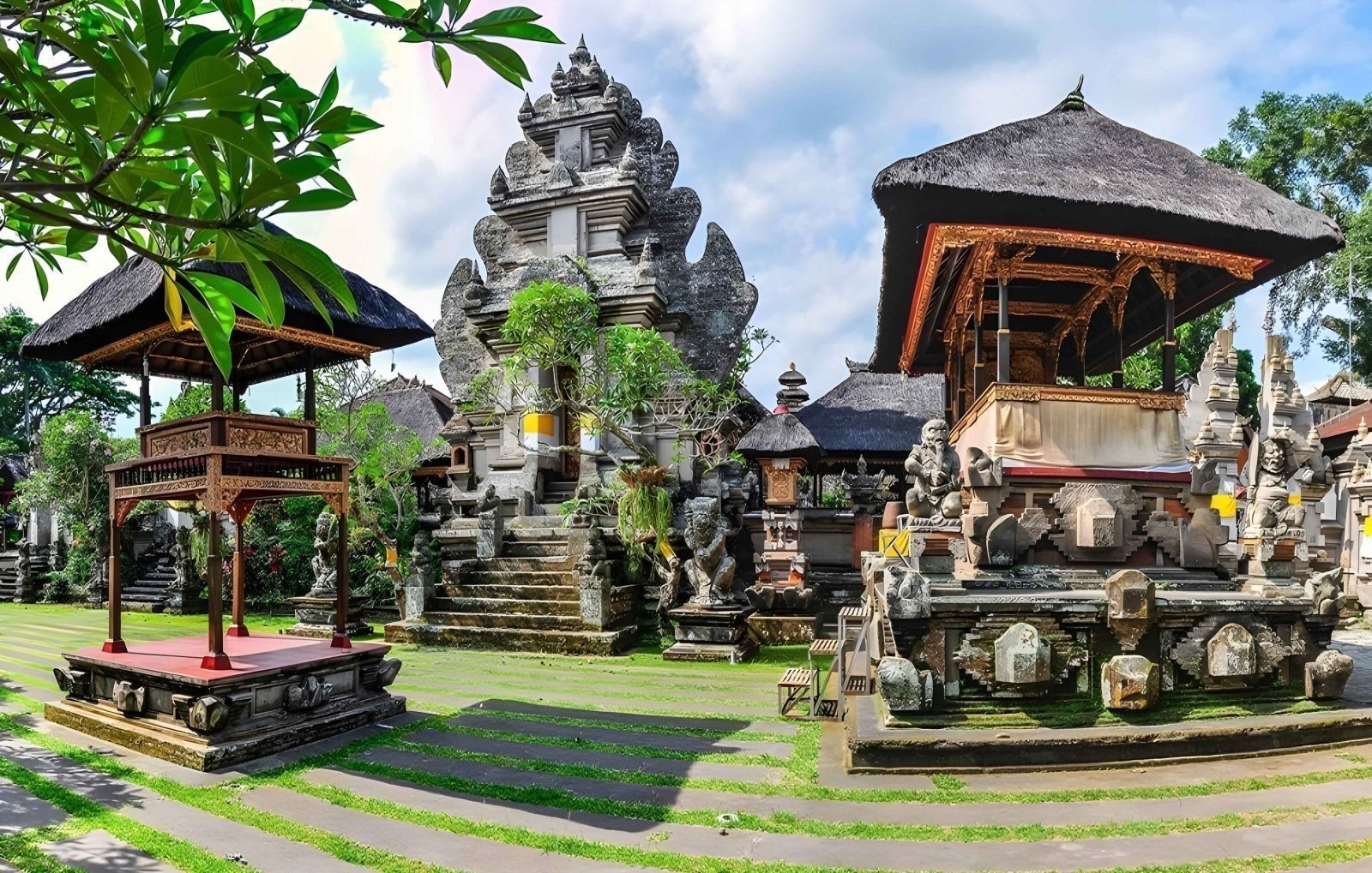Half Day Ubud Palace and Ubud Market Tour